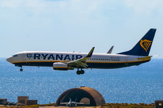 Boeing 737-800 (EI-ENP)