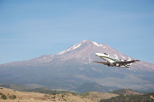 Cessna Citation CJ1 (N525LM) - Taking off out of Weed (O46) on June 26, 2008 with Mount Shasta in the distance.