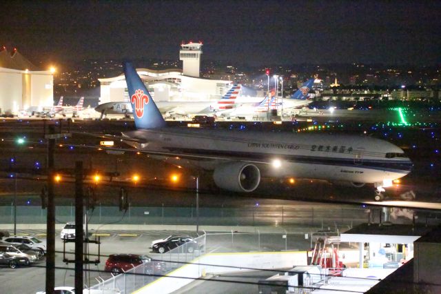 BOEING 777-200LR (B-2042)