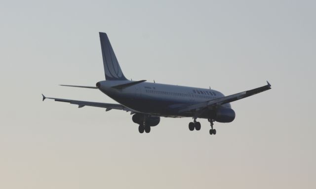 Airbus A319 (N494UA)