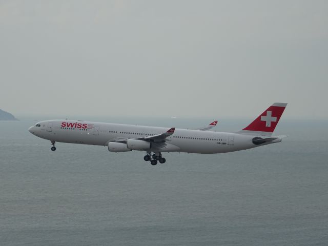 Airbus A340-300 (HB-JMF)