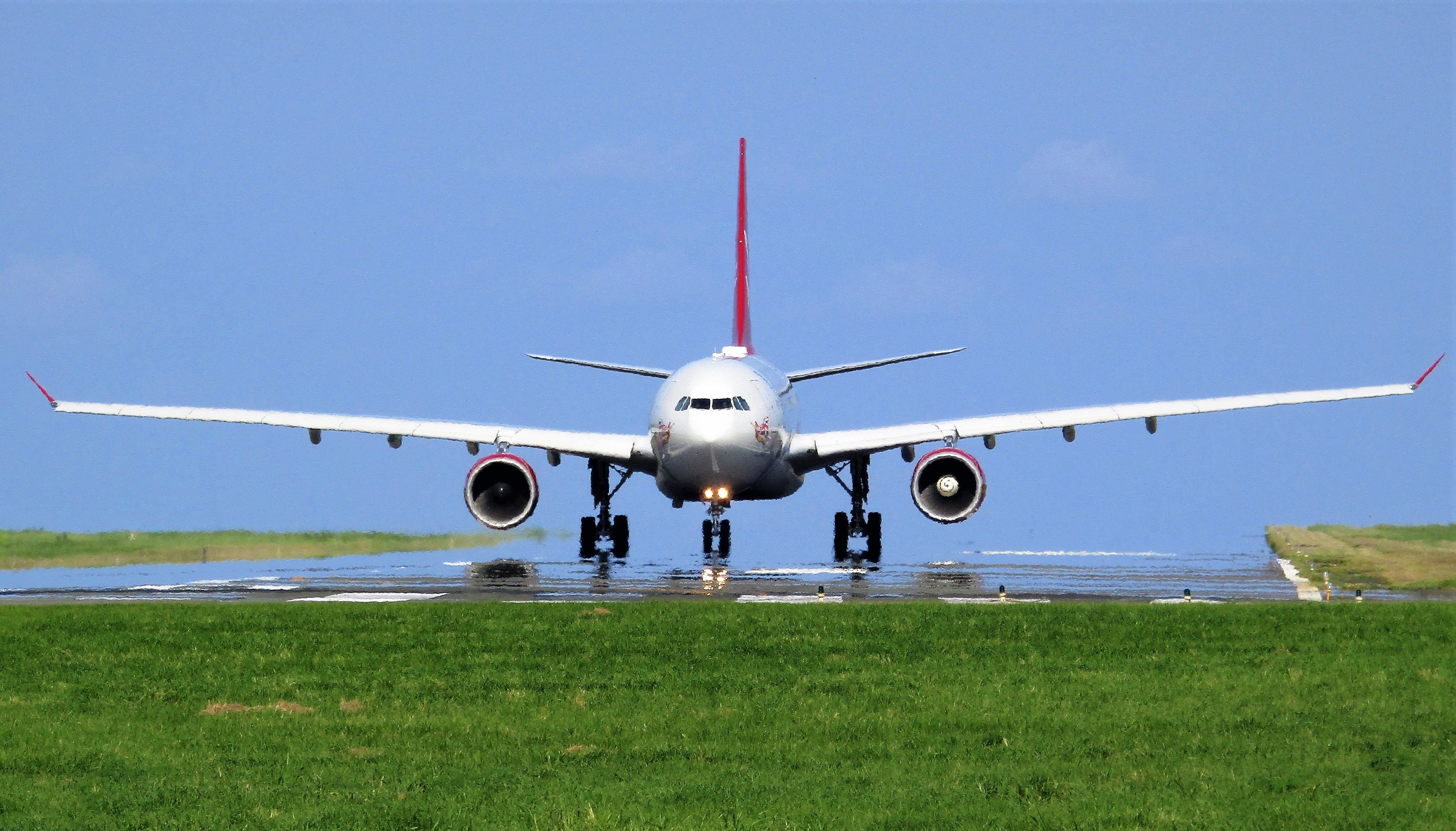 Airbus A330-200 (G-VMIK)
