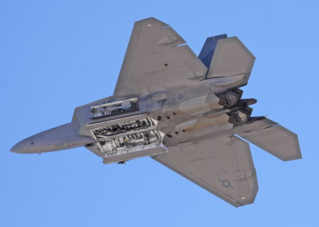 Lockheed F-22 Raptor —