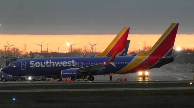 Boeing 737-800 (N8555Z) - Sunset Shot With wind turbines in Background!!