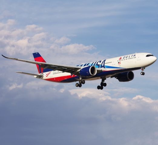 Airbus A330-900 (N411DX)