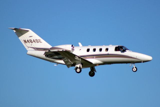 Cessna Citation CJ1 (N484SE) - On final approach for rwy 07 on 23-Oct-14.