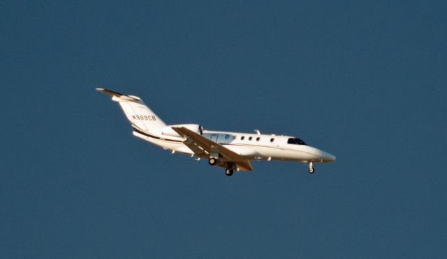 Cessna Citation CJ4 (N999CB) - Base to final for 09 at Carson City