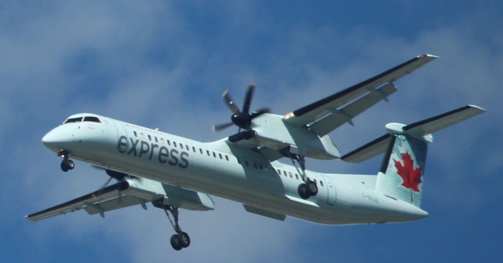 de Havilland Dash 8-400 (C-GUJZ) - Taken from Highway 401. First photo of this 6 month old Dash8 on Flightware
