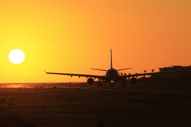 Airbus A330-200 (PH-AOB)