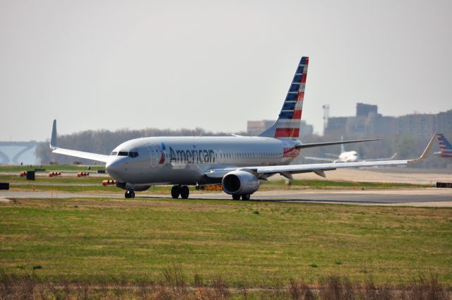 Boeing 737-800 (N874NN)