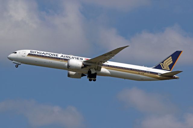 BOEING 787-10 Dreamliner (9V-SCM)