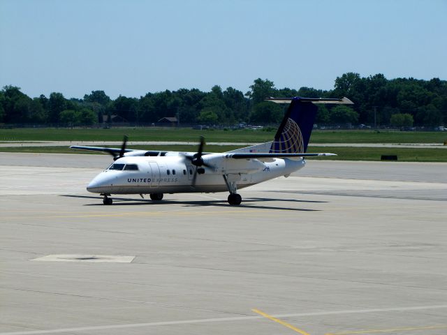 de Havilland Dash 8-100 (N365PH)