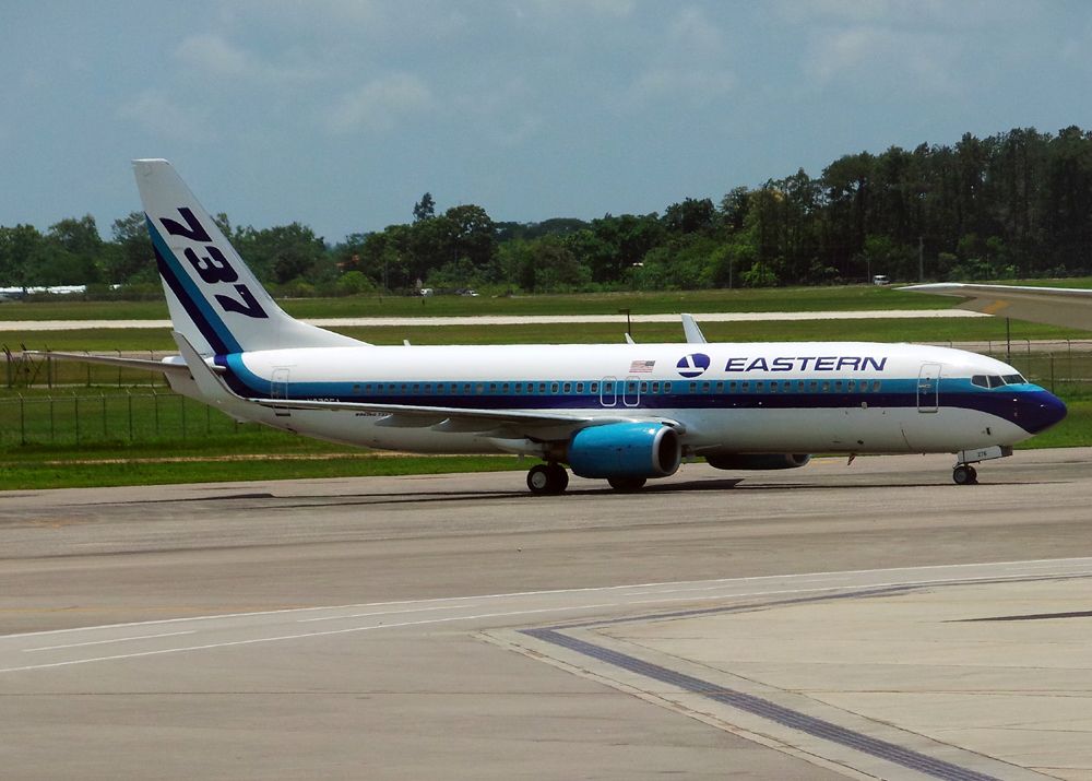 Boeing 737-800 (N276EA)