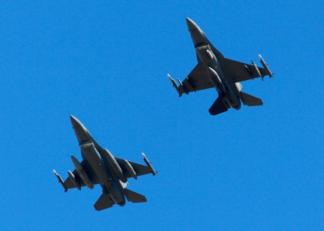 Lockheed F-16 Fighting Falcon (91-0369) - Shaw Air Force Base F-16s taking refuge at Barksdale until Hurricane Irma finds her course. 91-0369 is on the right. 