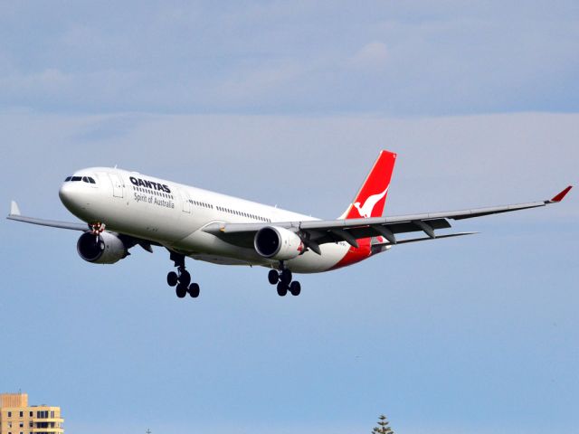 Airbus A330-300 (VH-QPJ) - On short finals for runway 05. Thursday 12th July 2012.