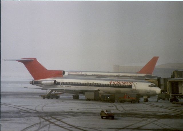 BOEING 727-200 (N288US)