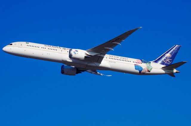 BOEING 787-10 Dreamliner (HZ-AR26)