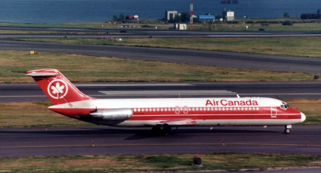 Douglas DC-9-10 (C-FTLM) - Air Canada DC9 in old colors taxis in 1997.