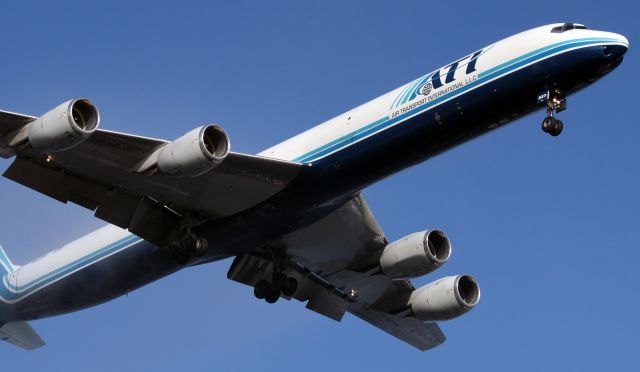 McDonnell Douglas DC-8-70 (N823BX)