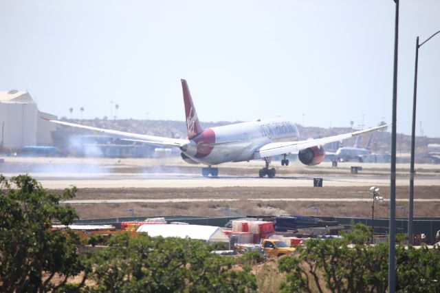 Boeing 787-9 Dreamliner (G-VWOO)