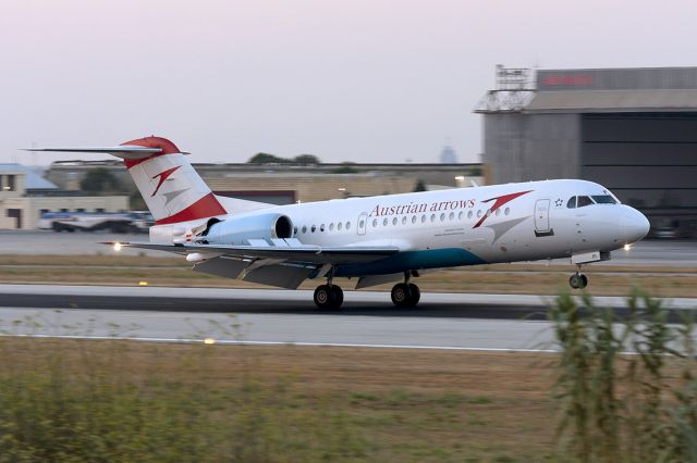 Fokker 100 (OE-LFI)