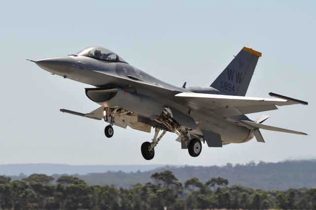 Lockheed F-16 Fighting Falcon (92-3894)