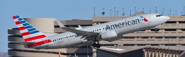 Boeing 737-700 (N975AN) - phoenix sky harbor international airport 16OCT21