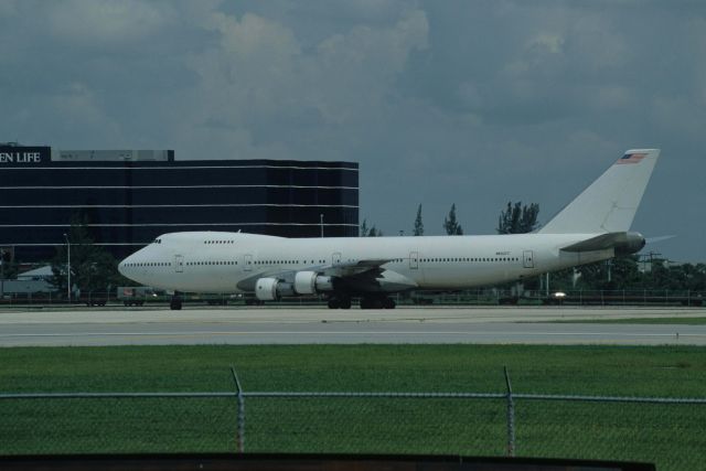 Boeing 747-200 (N602FF) - Taxing at Miami Intl Airport on 1990/08/28