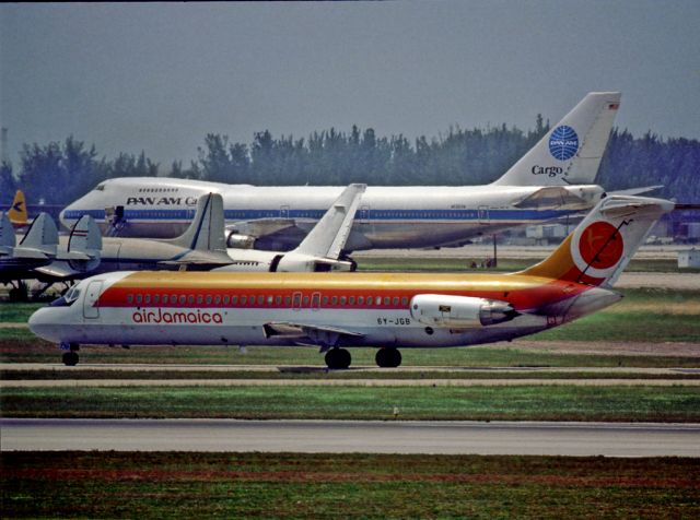 McDonnell Douglas DC-9-30 —