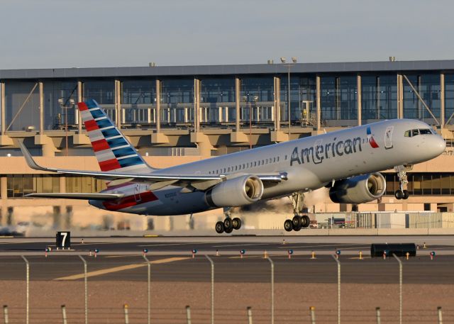 Boeing 757-200 (N200UU)