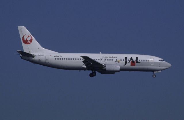 BOEING 737-400 (JA8993) - Final Approach to Tokyo-Haneda Intl Airport Rwy22 on 1998/07/02