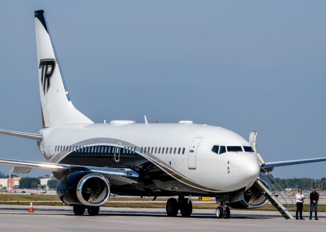 Boeing 737-700 (N950TR) - On the ramp at Jet Aviation