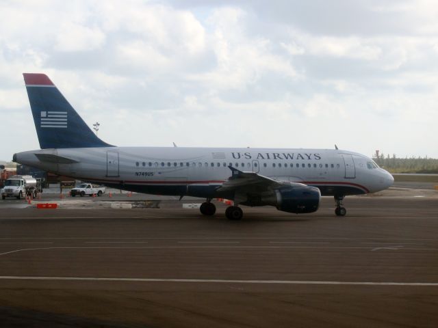 Airbus A319 (N749US)