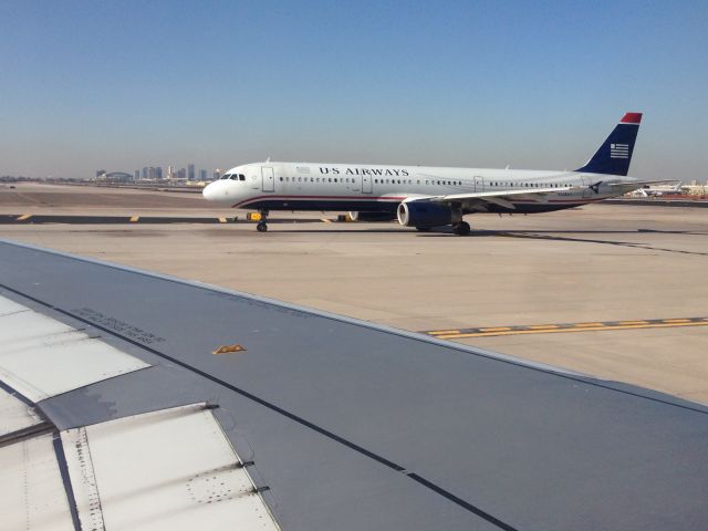 Airbus A321 (N508AY) - US Airways A321 taxiing to the runway for a departure and quick flight up to KLAS.