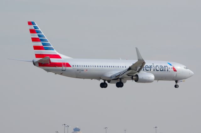 Boeing 737-800 (N972AN) - American - N972AN - B737-800 - Arriving KDFW 12/27/2013