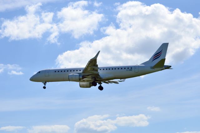 Embraer ERJ-190 (G-CMWI) - Eastern Airways Embraer ERJ-190STD Landing at AMS 11.30 hrs (GMT) 09May25