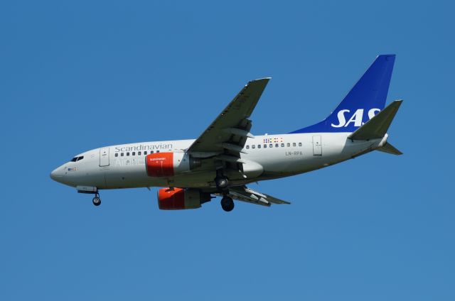 BOEING 737-600 (LN-RPA)