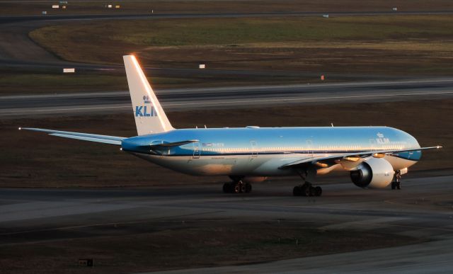 BOEING 777-300 (PH-BVW)