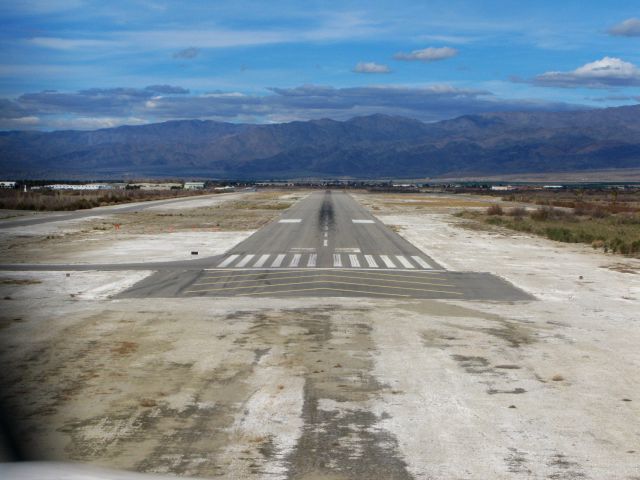 — — - SR22 on final at Jacqueline Cochran (Thermal), CA