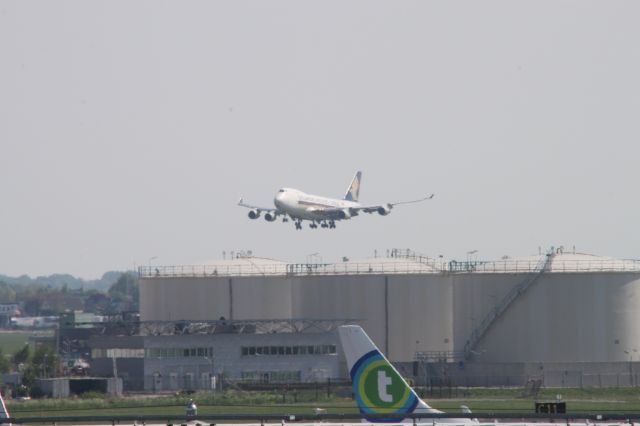 Boeing 747-400 (9V-SFK)