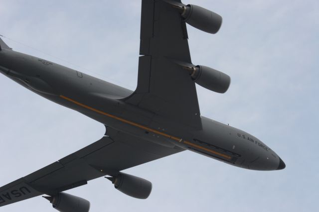 — — - Wisconsin Air National Guard KC-135 Tanker Runway 3 Appleton, WI Touch-N-Go