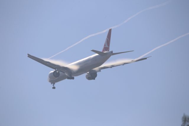 BOEING 777-300ER (TC-LJF)