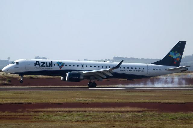 EMBRAER 195 (PR-AYT)