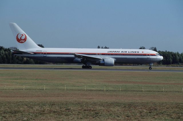 BOEING 767-300 (JA8266) - Departure at Narita Intl Airport Rwy16 on 1990/12/03