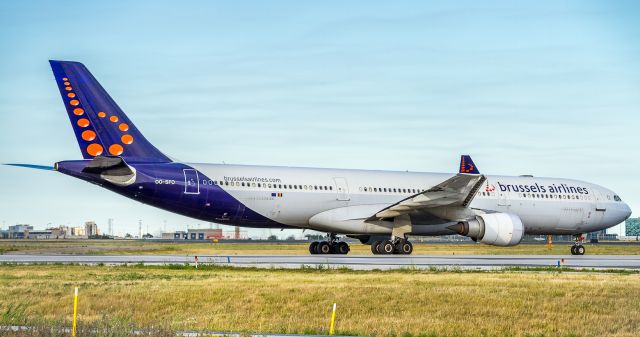 Airbus A330-300 (OO-SFO)