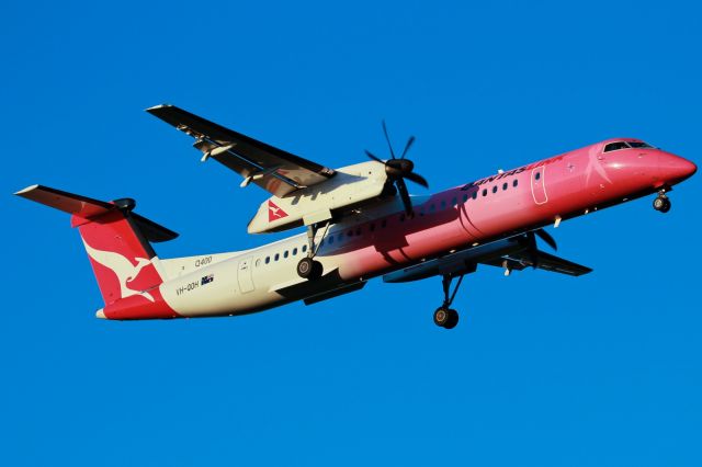 de Havilland Dash 8-400 (VH-QOH)