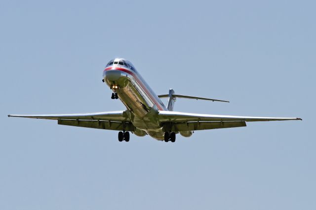 McDonnell Douglas MD-80 —