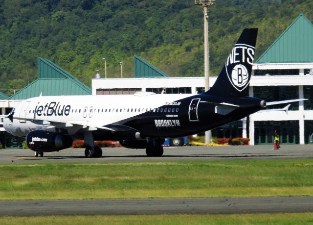 Airbus A320 (N633JB)
