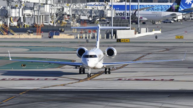 Bombardier Global Express (N10HD) - Crossing runway 25L on taxiway Lima at LAX