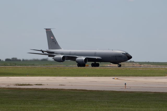 Boeing C-135FR Stratotanker (N37988)